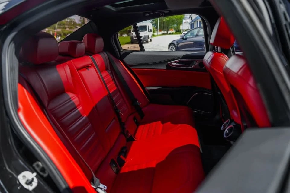 2020 Alfa Romeo Giulia - Image 15 of 19