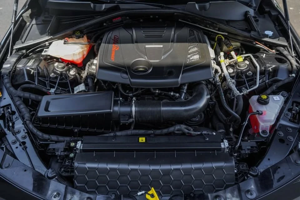 2020 Alfa Romeo Giulia - Image 18 of 19