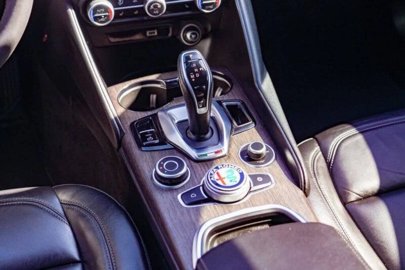 2020 Alfa Romeo Giulia - Image 8 of 9
