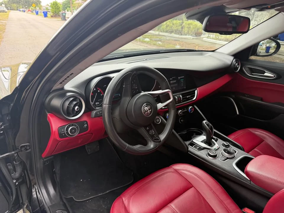 2020 Alfa Romeo Giulia - Image 8 of 10