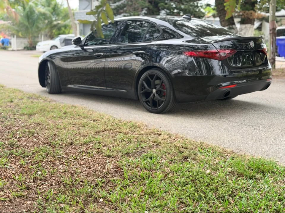 2020 Alfa Romeo Giulia - Image 5 of 10