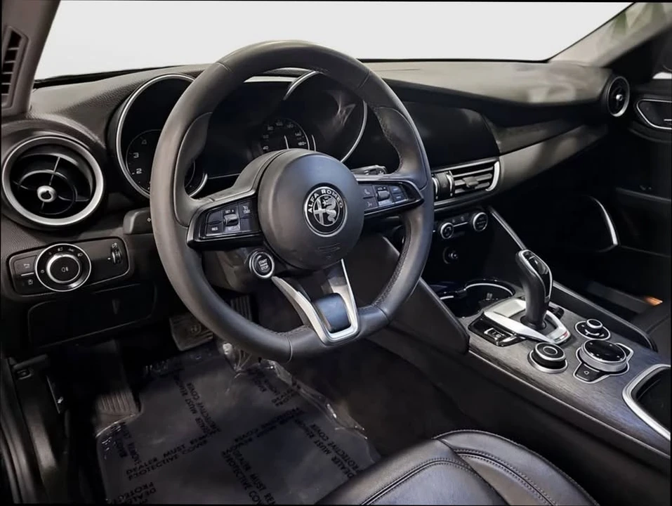 2020 Alfa Romeo Giulia - Image 7 of 14