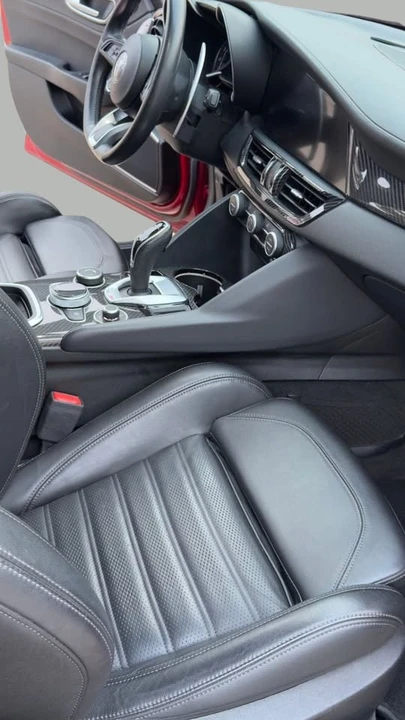 2020 Alfa Romeo Giulia - Image 11 of 21