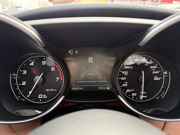 2020 Alfa Romeo Giulia - Image 12 of 17
