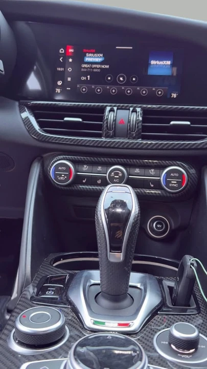 2020 Alfa Romeo Giulia - Image 17 of 21