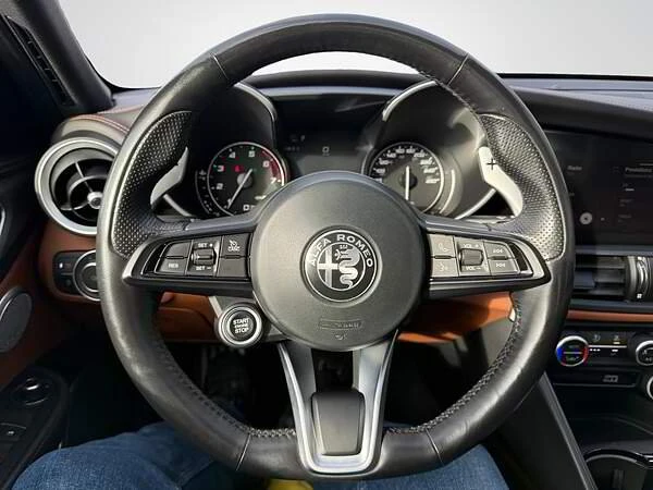 2020 Alfa Romeo Giulia - Image 11 of 17