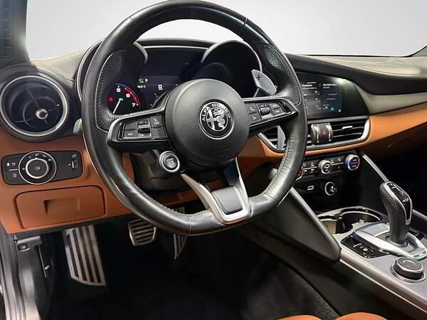2020 Alfa Romeo Giulia - Image 10 of 17