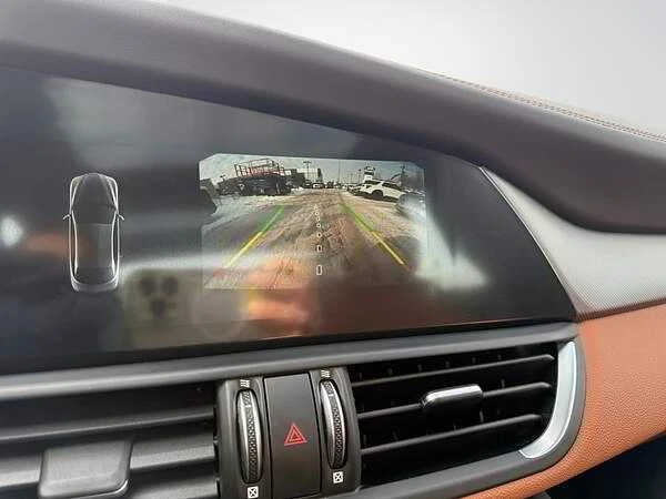 2020 Alfa Romeo Giulia - Image 13 of 17