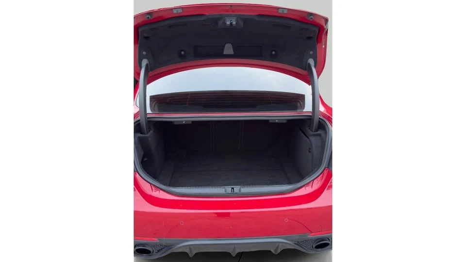 2020 Alfa Romeo Giulia - Image 13 of 21