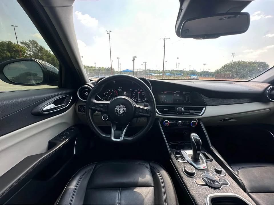 2020 Alfa Romeo Giulia - Image 7 of 10