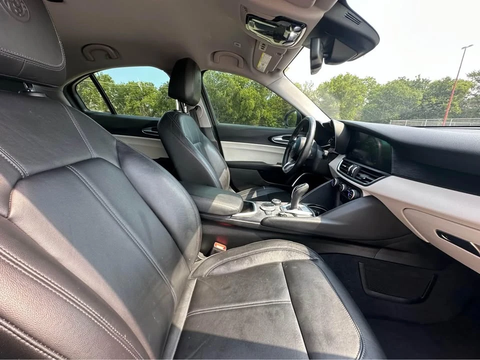 2020 Alfa Romeo Giulia - Image 9 of 10