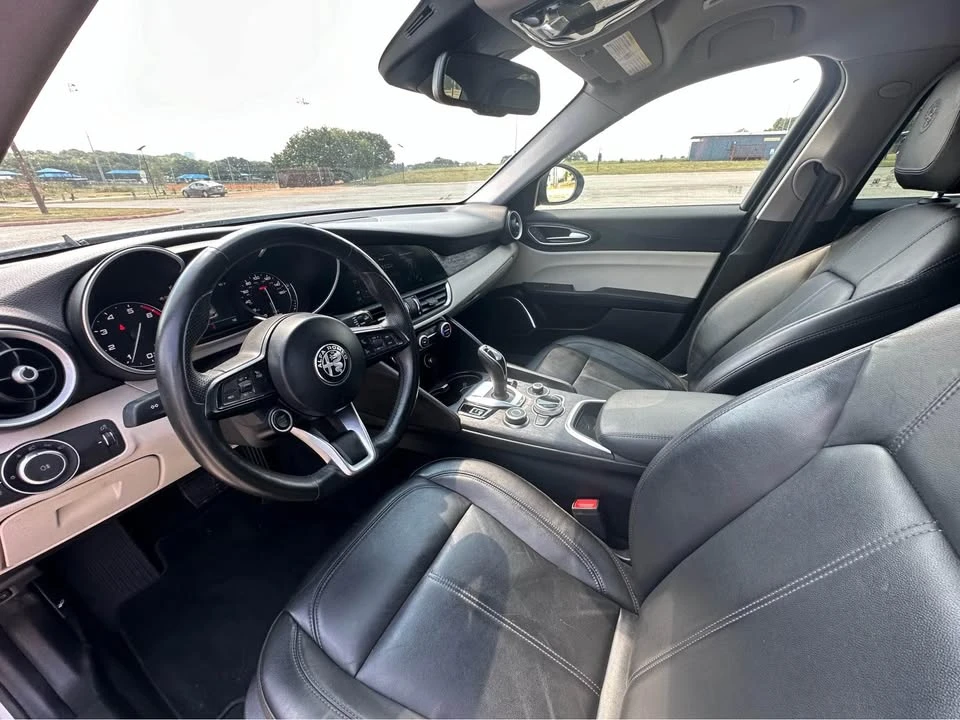 2020 Alfa Romeo Giulia - Image 5 of 10