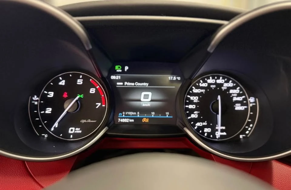 2020 Alfa Romeo Giulia - Image 13 of 19