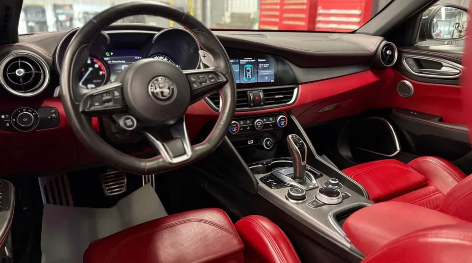 2020 Alfa Romeo Giulia - Image 9 of 19