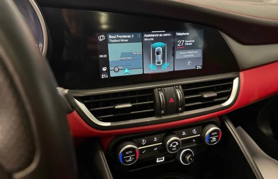 2020 Alfa Romeo Giulia - Image 15 of 19