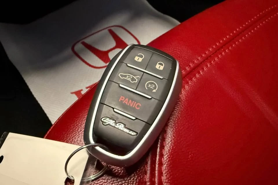 2020 Alfa Romeo Giulia - Image 18 of 19