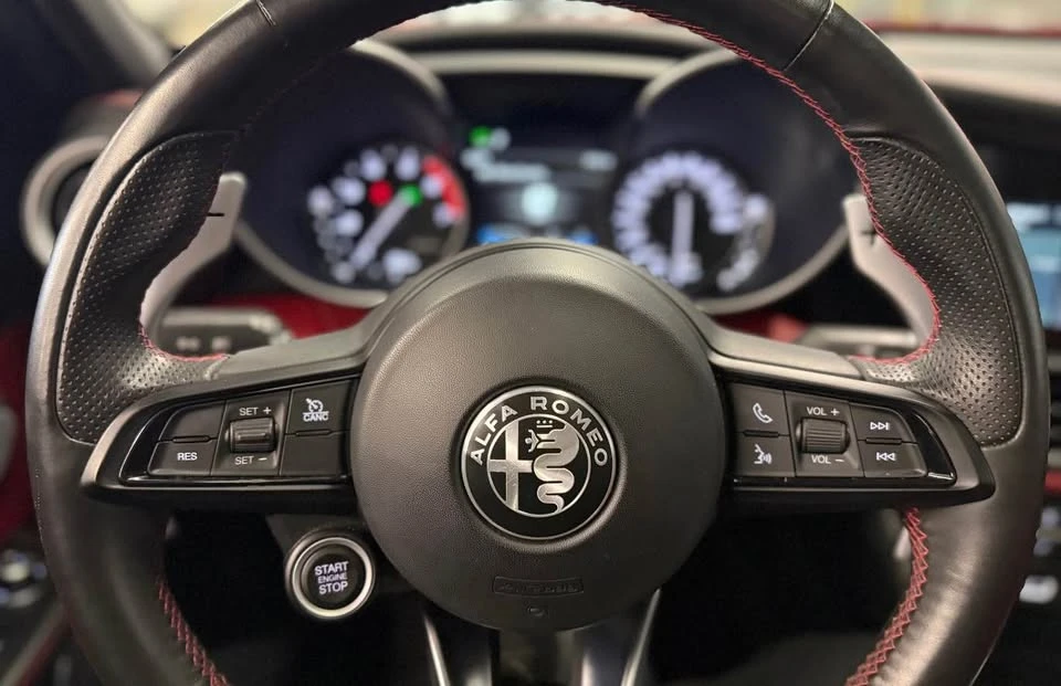 2020 Alfa Romeo Giulia - Image 12 of 19