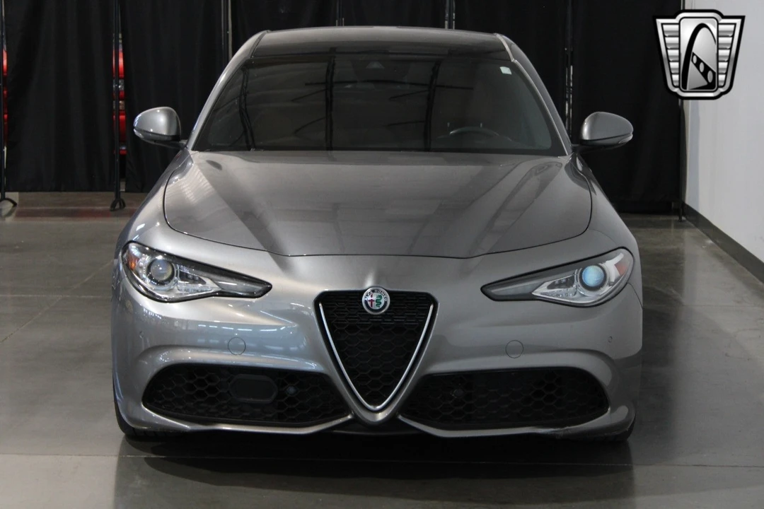 2020 Alfa Romeo Giulia - Image 17 of 21