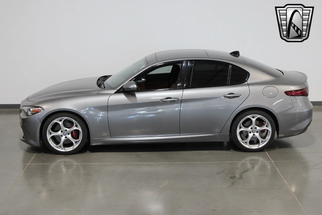 2020 Alfa Romeo Giulia - Image 15 of 21