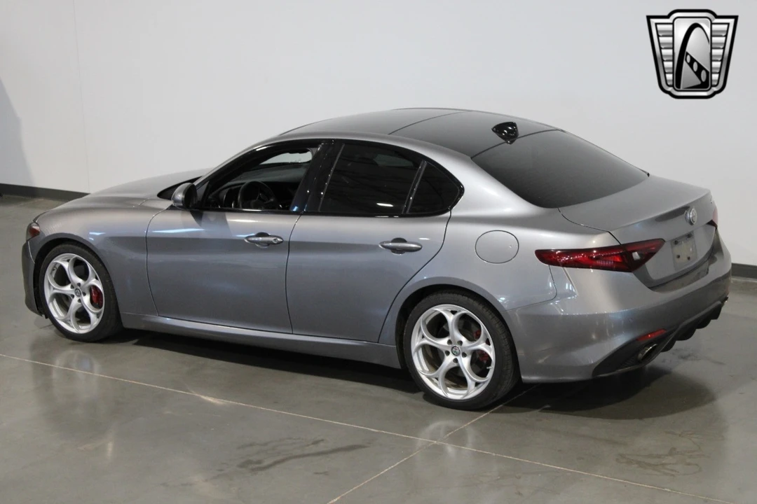 2020 Alfa Romeo Giulia - Image 14 of 21