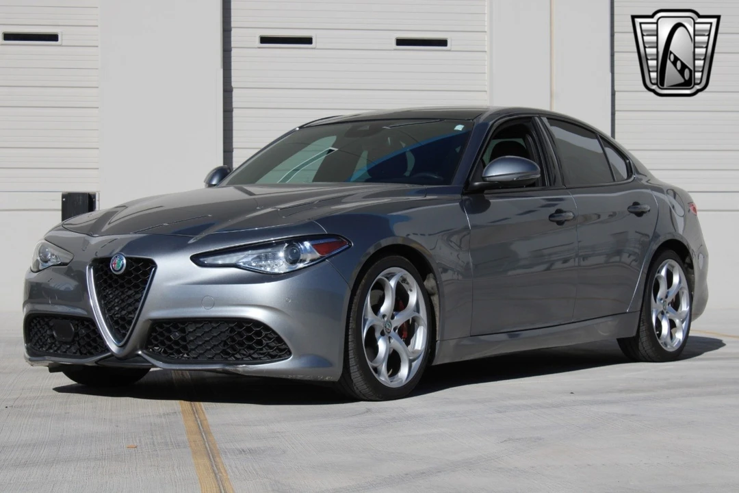 2020 Alfa Romeo Giulia - Image 5 of 12
