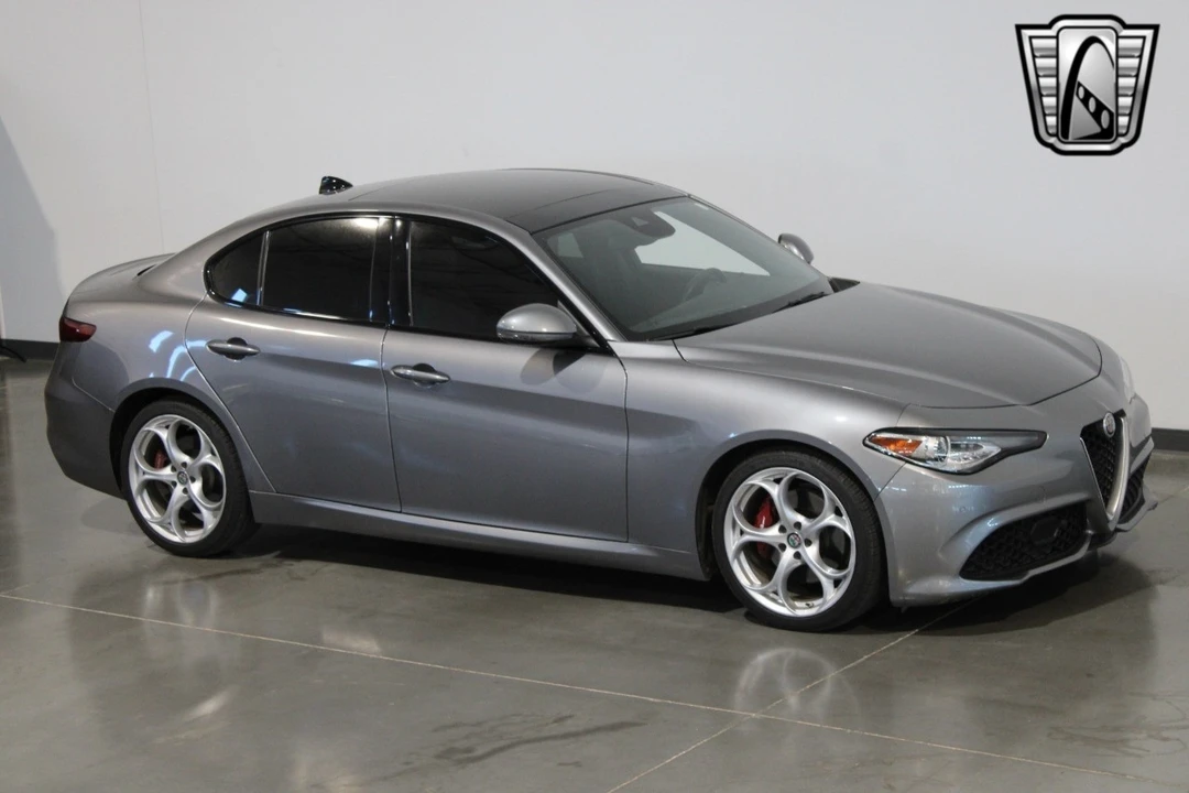 2020 Alfa Romeo Giulia - Image 10 of 12