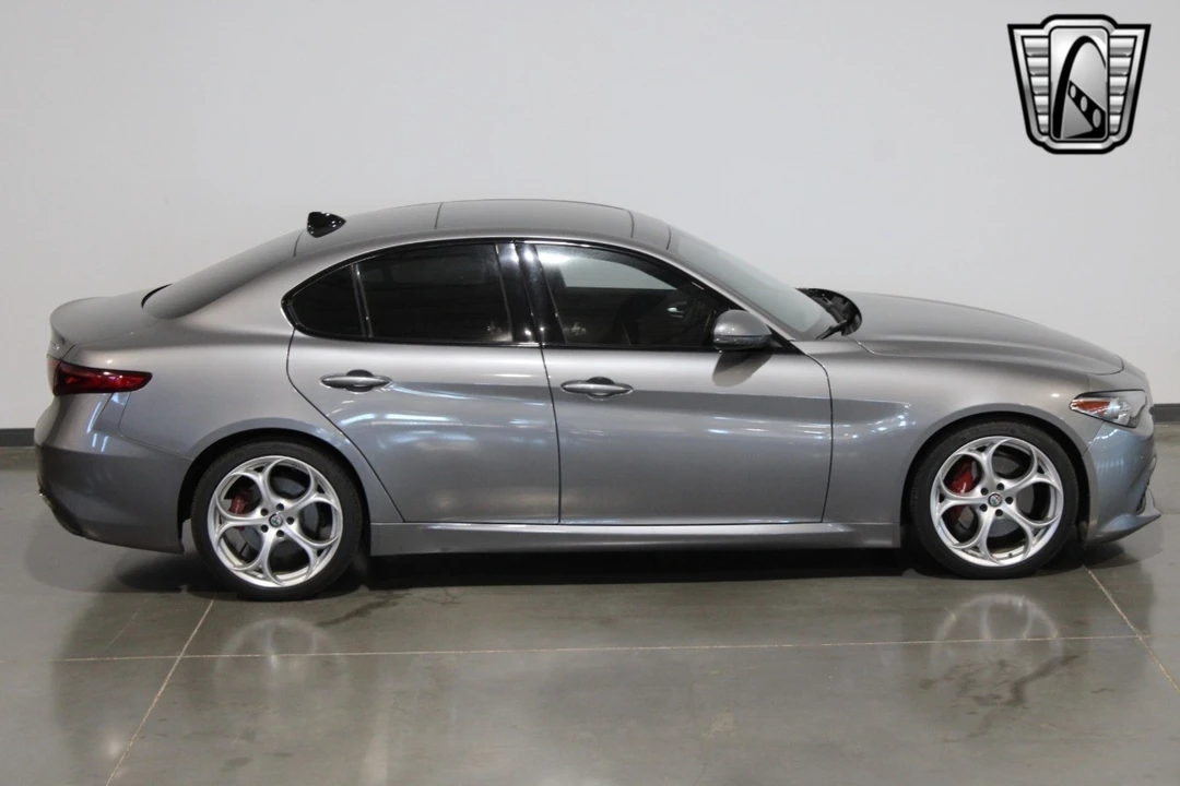 2020 Alfa Romeo Giulia - Image 11 of 12