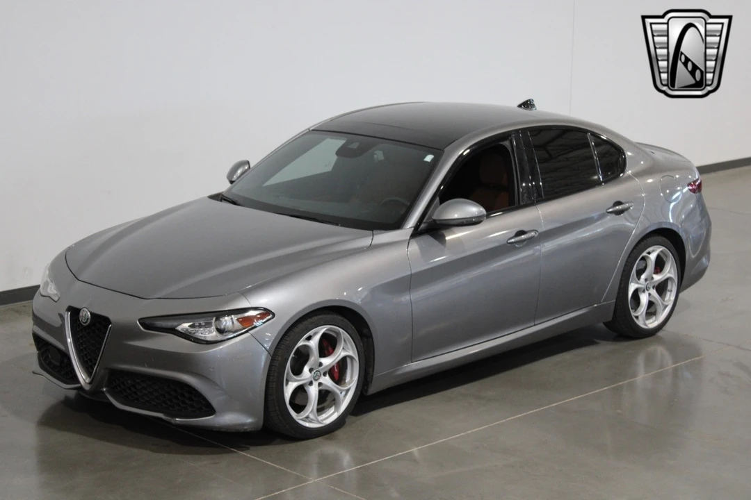2020 Alfa Romeo Giulia - Image 16 of 21