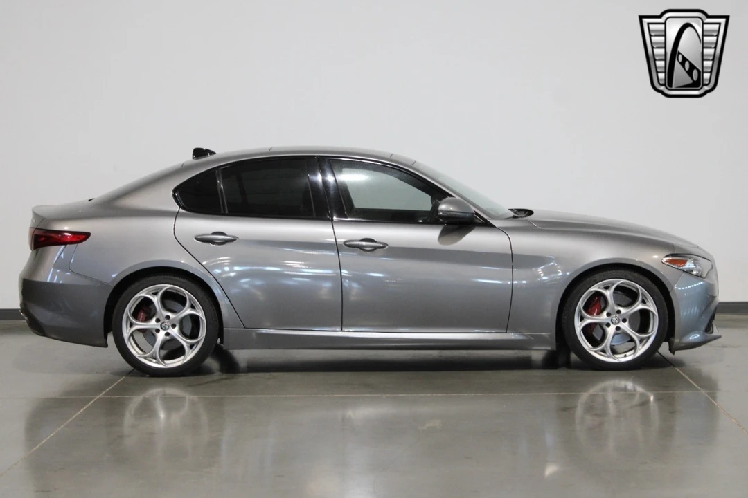 2020 Alfa Romeo Giulia - Image 19 of 21