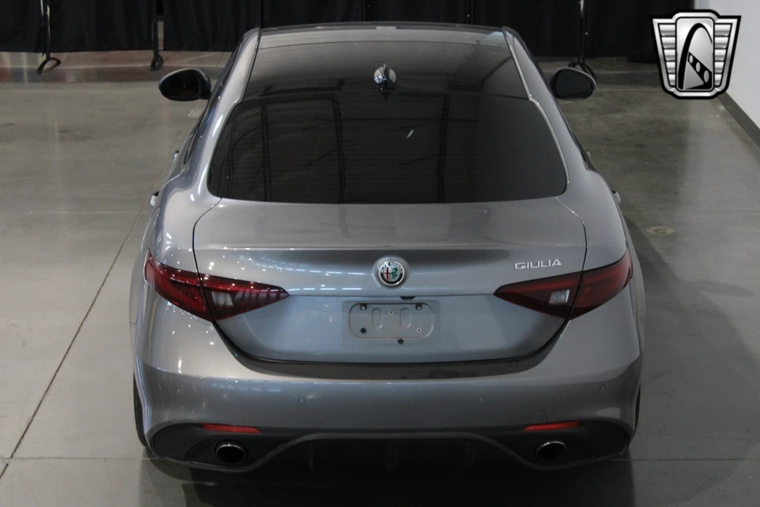 2020 Alfa Romeo Giulia - Image 13 of 21