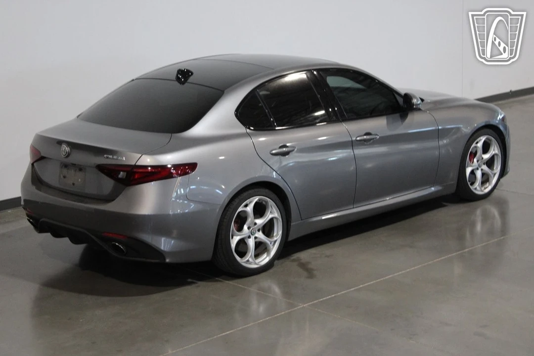 2020 Alfa Romeo Giulia - Image 11 of 12
