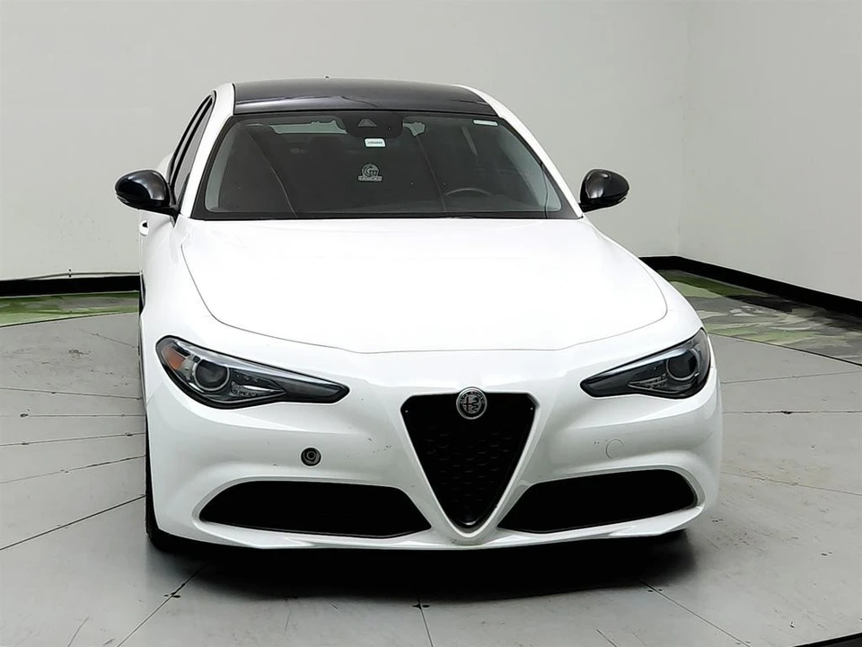 2020 Alfa Romeo Giulia - Image 2 of 31