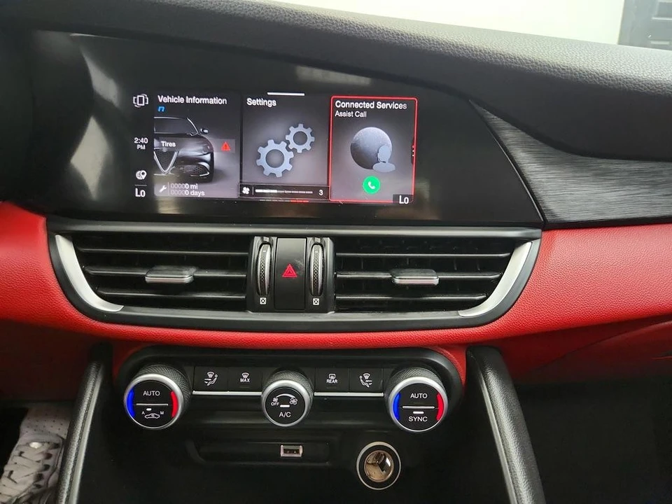 2020 Alfa Romeo Giulia - Image 23 of 31