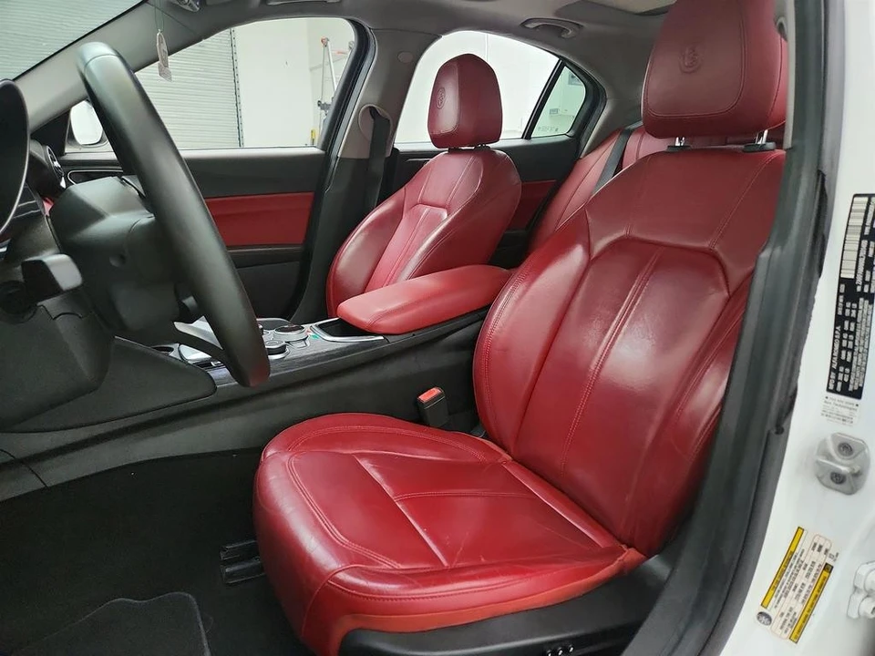 2020 Alfa Romeo Giulia - Image 14 of 31