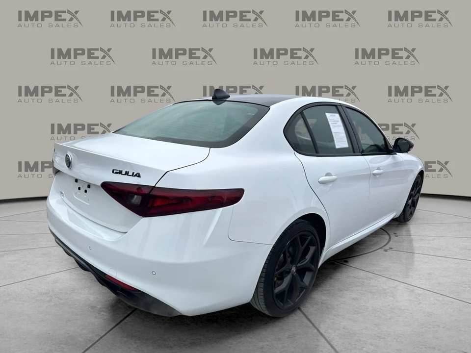 2020 Alfa Romeo Giulia - Image 5 of 12