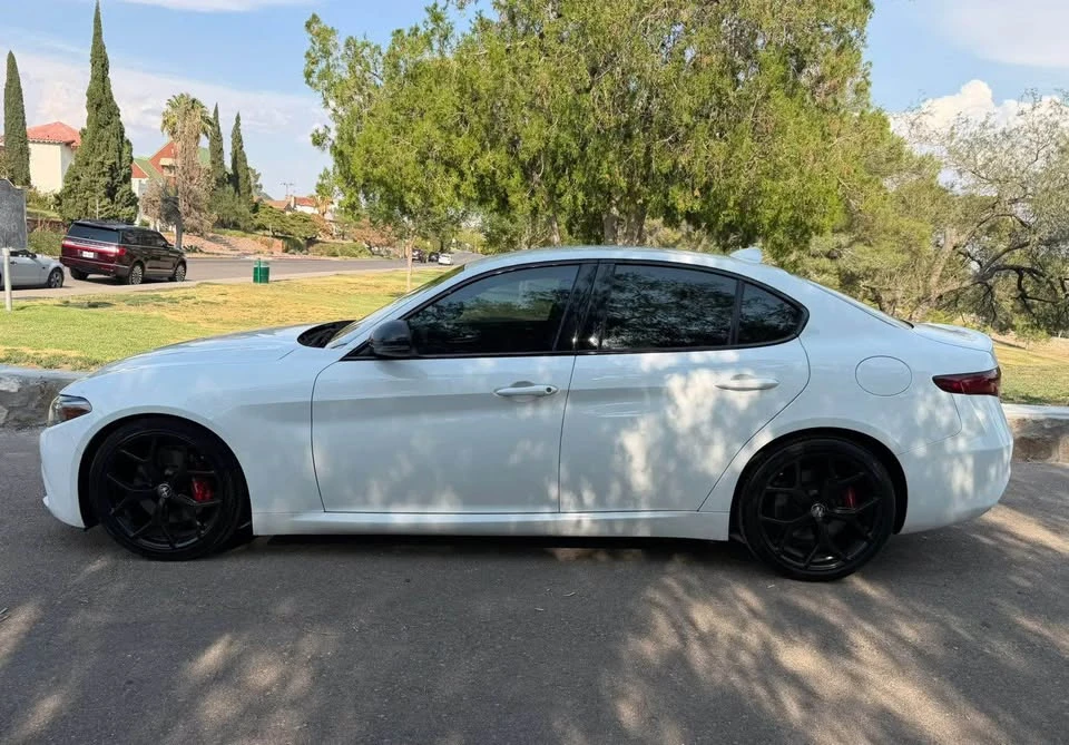 2020 Alfa Romeo Giulia - Image 5 of 12