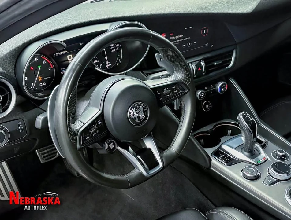 2020 Alfa Romeo Giulia - Image 5 of 14