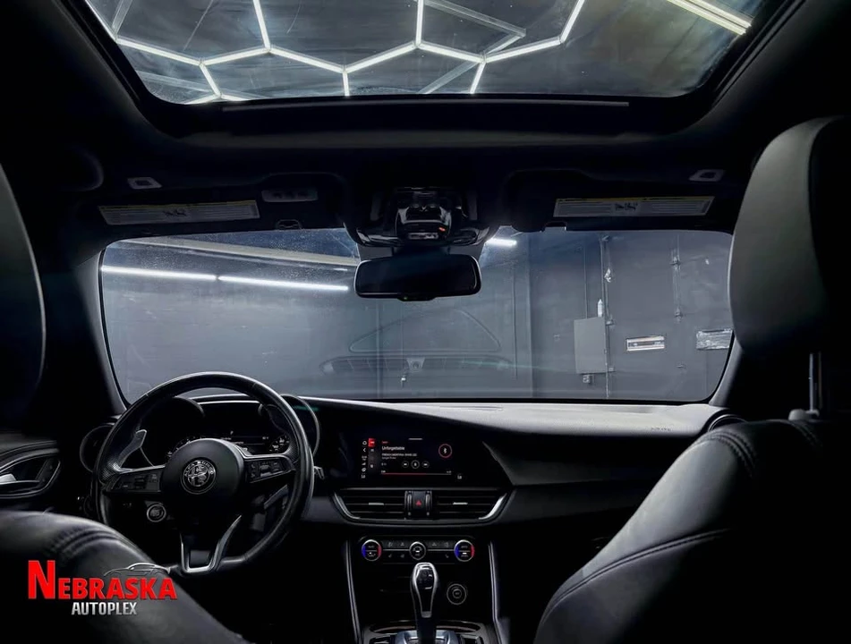 2020 Alfa Romeo Giulia - Image 8 of 14