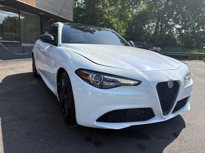 2020 Alfa Romeo Giulia - Image 19 of 20