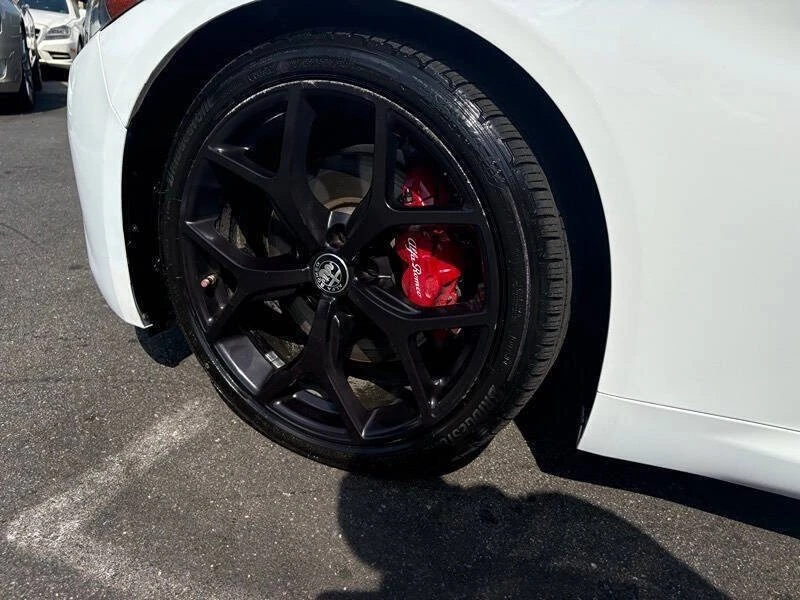 2020 Alfa Romeo Giulia - Image 16 of 20