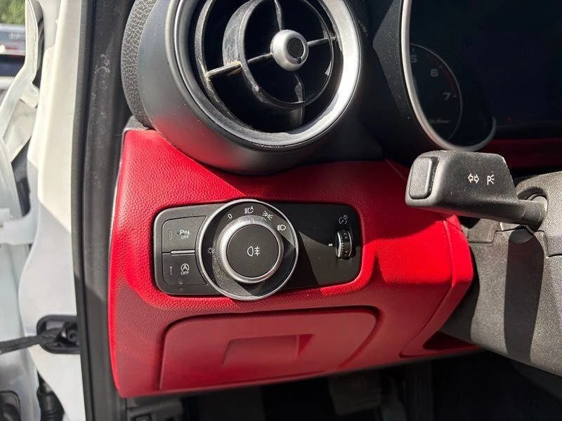 2020 Alfa Romeo Giulia - Image 14 of 20