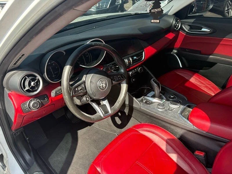 2020 Alfa Romeo Giulia - Image 5 of 20