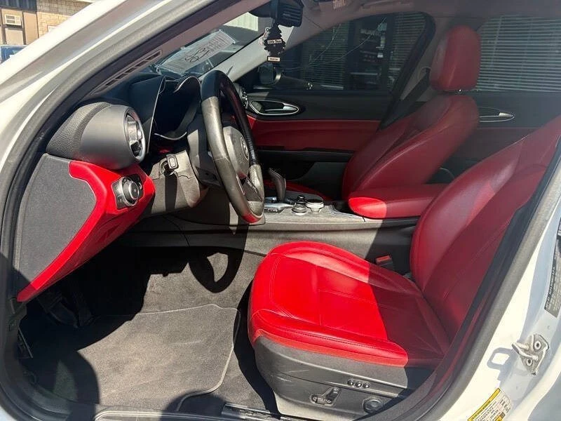 2020 Alfa Romeo Giulia - Image 15 of 20