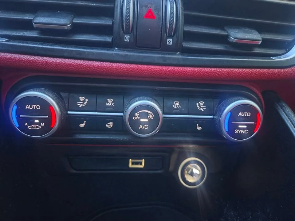 2020 Alfa Romeo Giulia - Image 17 of 20