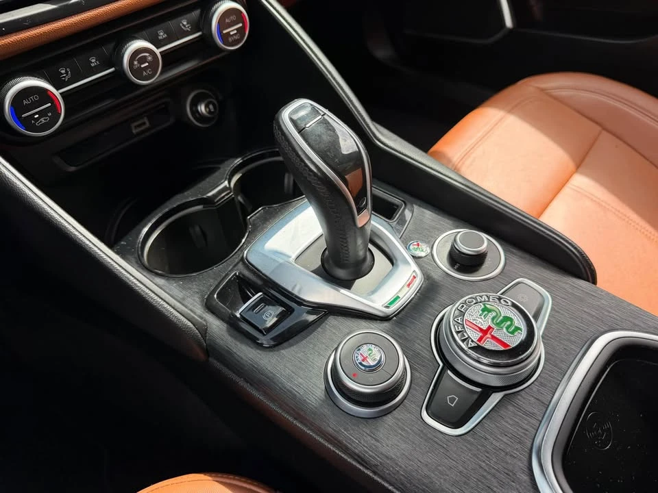 2020 Alfa Romeo Giulia - Image 16 of 20