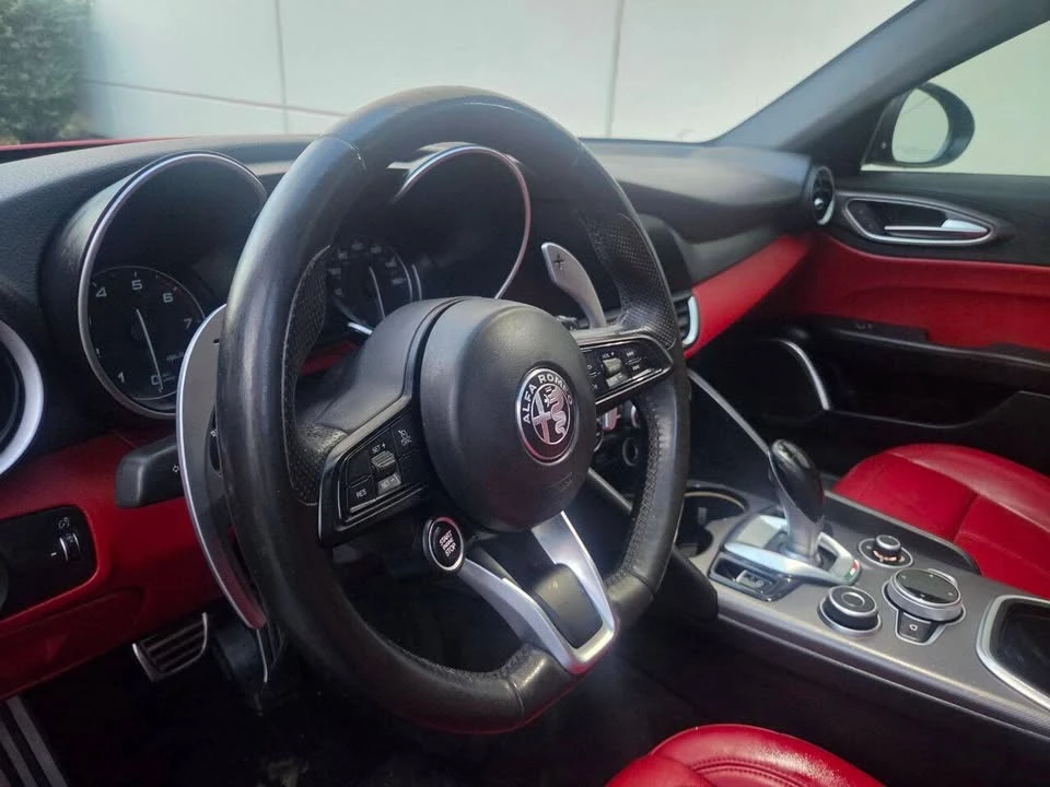 2020 Alfa Romeo Giulia - Image 13 of 20