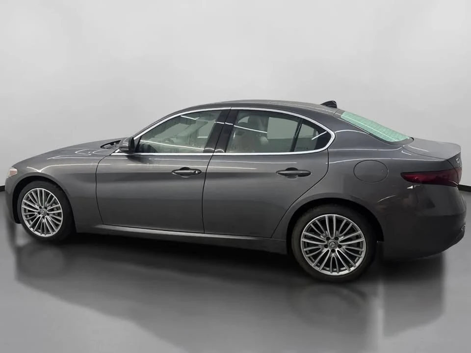 2020 Alfa Romeo Giulia - Image 5 of 20
