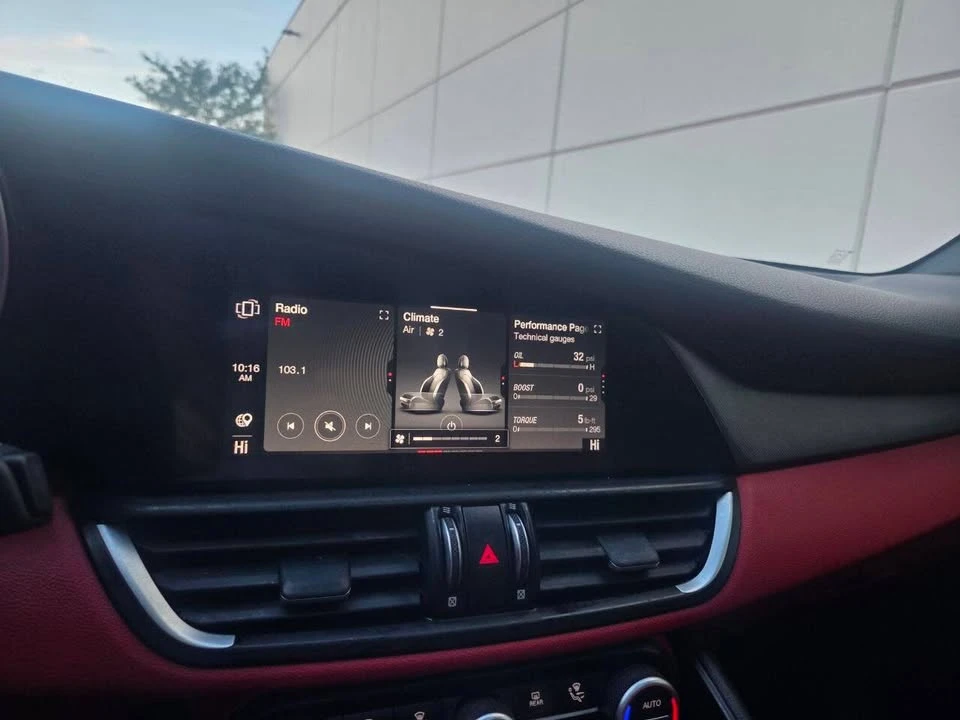 2020 Alfa Romeo Giulia - Image 16 of 20