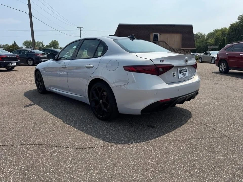 2020 Alfa Romeo Giulia - Image 7 of 20