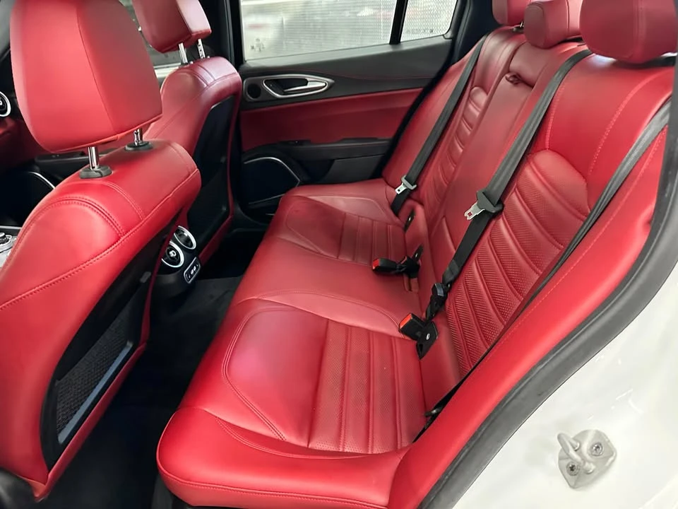 2020 Alfa Romeo Giulia - Image 17 of 18